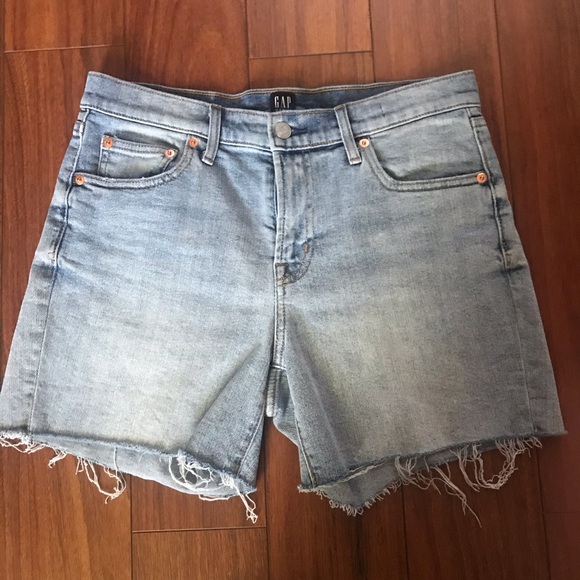GAP Pants - GAP Mid Rise Curvy Denim Shorts. Size 28/6